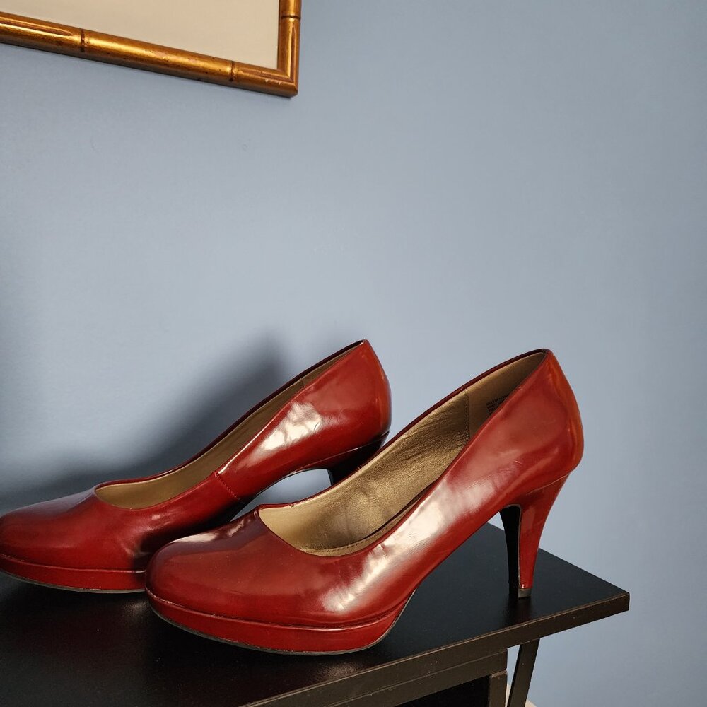 Bandalino 9M Deep Red Heels - Picture 5 of 6